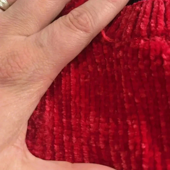 Girls red velvet fuzzy sweater with a scallop edge size large - Picture 3 of 5